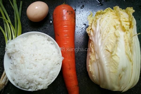 胡萝卜白菜蛋炒饭的做法图解1