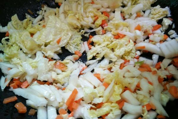 胡萝卜白菜蛋炒饭的做法图解6