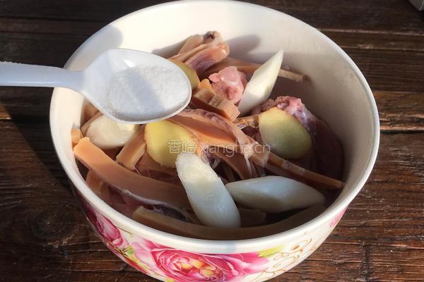 脊骨鱿鱼汤的做法图解6
