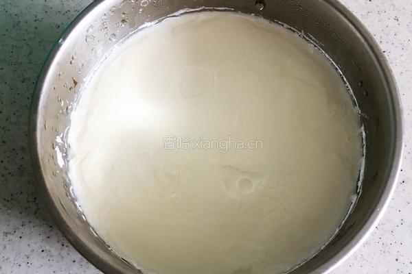 豆沙蜂蜜酸奶的做法图解3