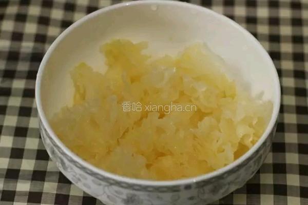 南瓜银耳汤的做法图解3