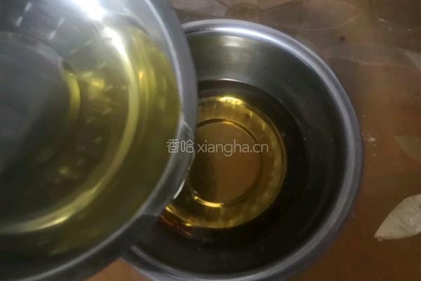 广式月饼（蛋黄白莲蓉）的做法图解3