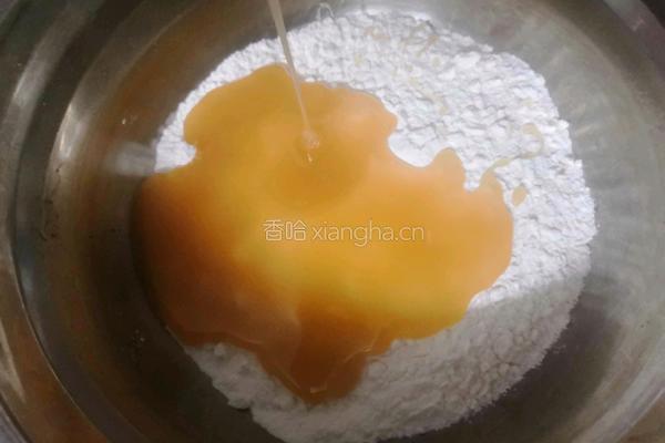 广式月饼（蛋黄白莲蓉）的做法图解5