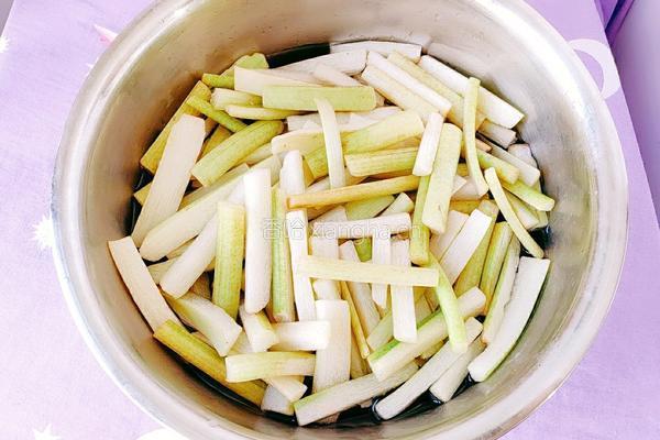 蒲菜炖鸡的做法图解9