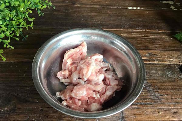 茭白炒肉丝的做法图解1