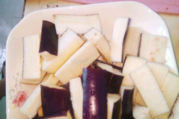 茄子土豆条的做法图解2