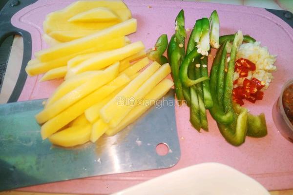 茄子土豆条的做法图解1