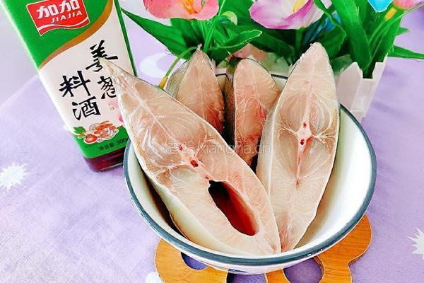 卷心菜蒸鱼的做法图解2