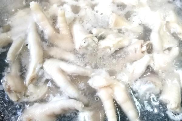 凉拌蒜辣鸡爪的做法图解3