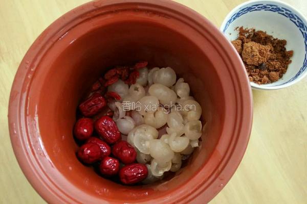 鲜龙眼红枣甜汤的做法图解3