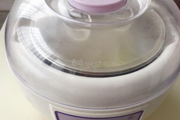自制豆沙酸奶雪糕的做法图解1