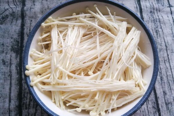 蒸鸡翅金针菇的做法图解8