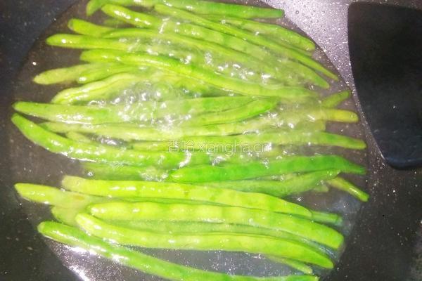 四季豆炒肉片的做法图解1