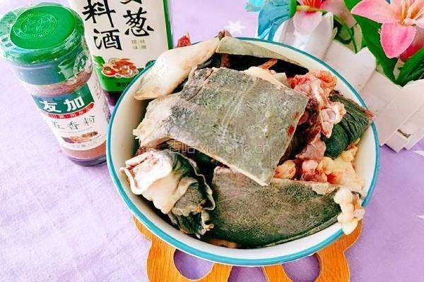甲鱼红枣冬瓜汤的做法图解3