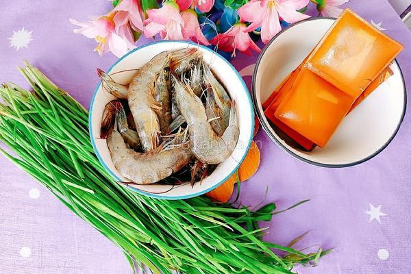 豆腐干韭菜炒虾的做法图解1