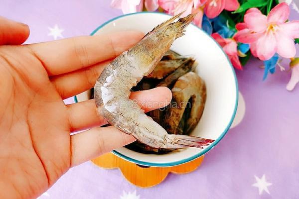 豆腐干韭菜炒虾的做法图解2