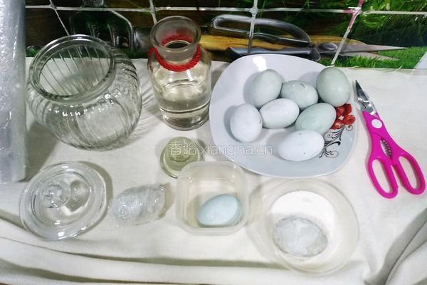 流沙咸鸭蛋的做法图解3