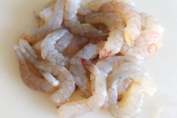 芒果鲜虾炒鱿鱼的做法图解1