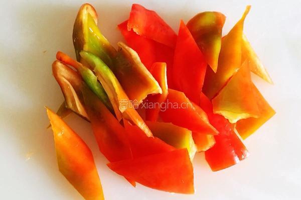 芒果鲜虾炒鱿鱼的做法图解3