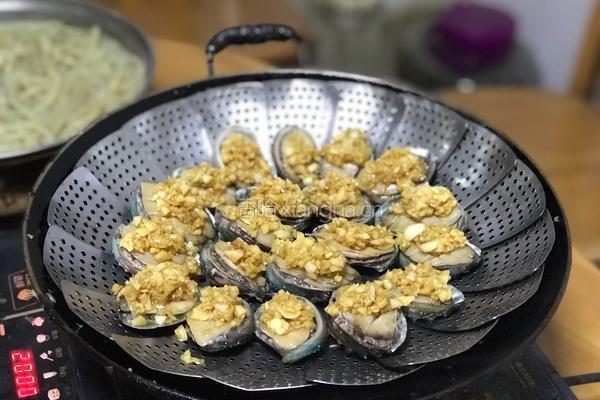 安式蒜蓉蒸鲍鱼的做法图解4