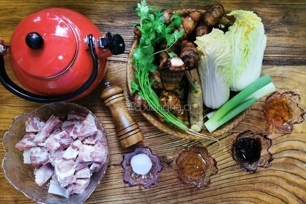 排骨芋头炖娃娃菜汤的做法图解1