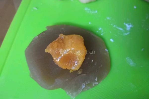 广式月饼（蛋黄白莲蓉）的做法图解11