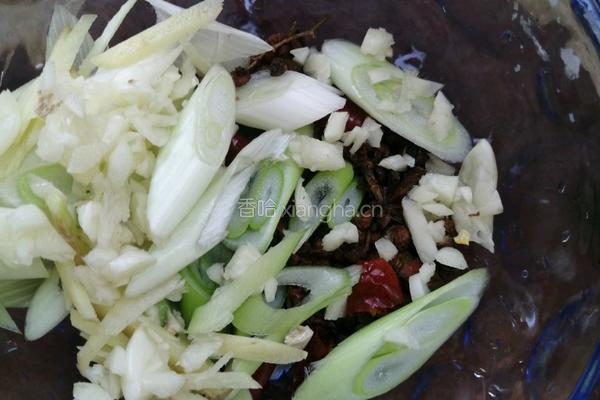 红烧小鲤鱼的做法图解1