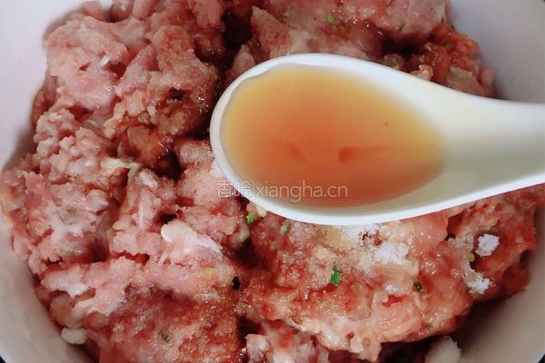 白菜肉蒸饺的做法图解3