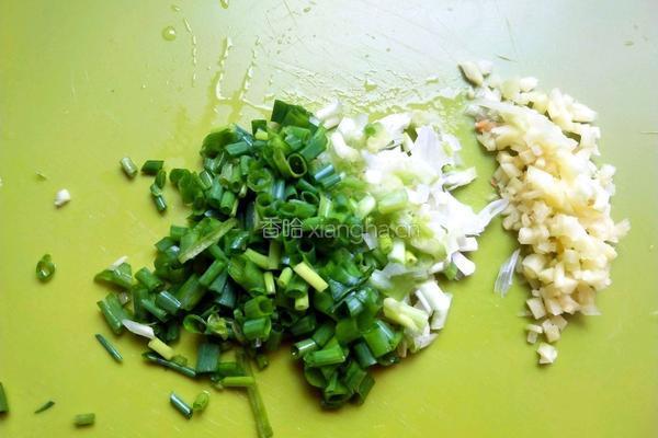 木耳菜肉丸汤的做法图解2