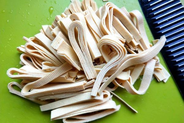 凉拌豆皮的做法图解3