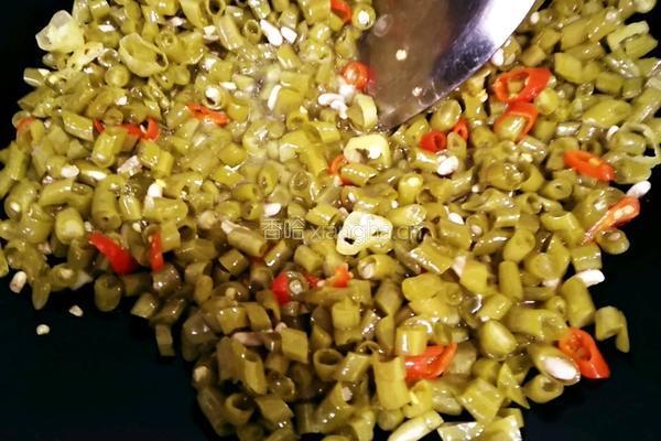 拿肉都不换的 (清炒酸豆角） 的做法图解7
