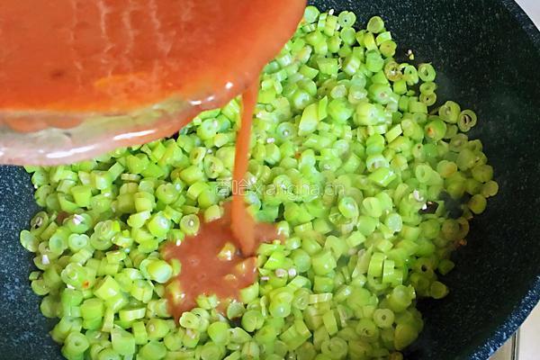 虾酱鸡蛋炒四季豆的做法图解6