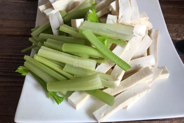芹菜香干炒肉丝的做法图解3