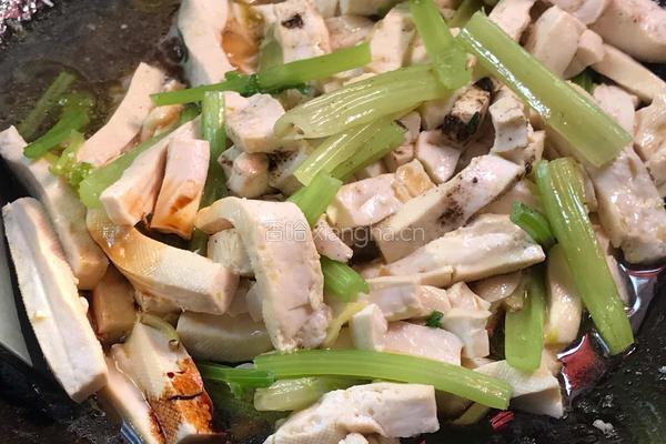 芹菜香干炒肉丝的做法图解13