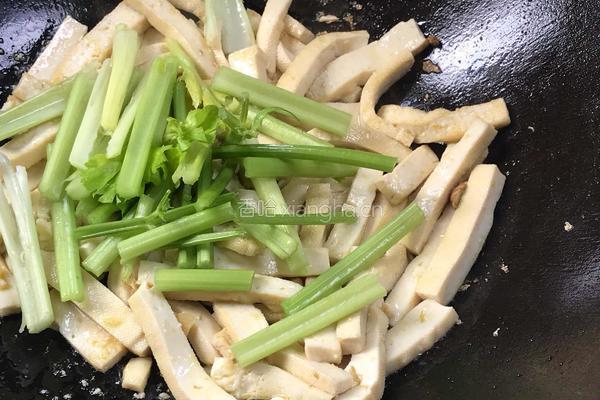 芹菜炒香干的做法图解9