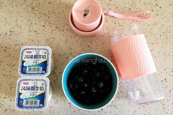 护眼养颜蓝莓奶昔的做法图解1