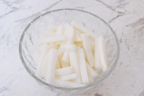酸辣白萝卜的做法图解2