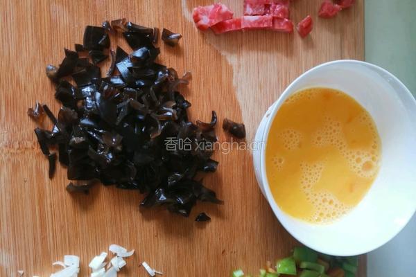 腊肠炒饭的做法图解1
