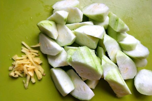 茄汁丝瓜菌菇汤的做法图解4