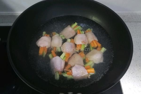 胡萝卜苦瓜酿鸡翅的做法图解8