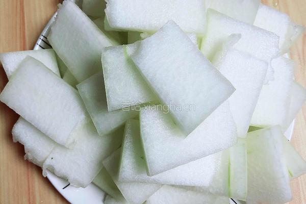 冬瓜薏仁鲫鱼汤的做法图解3