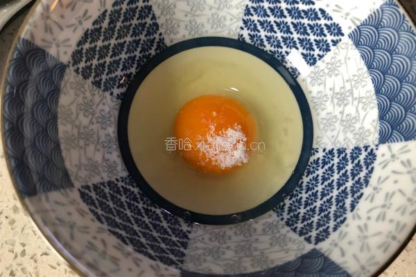 牛奶炖蛋的做法图解1