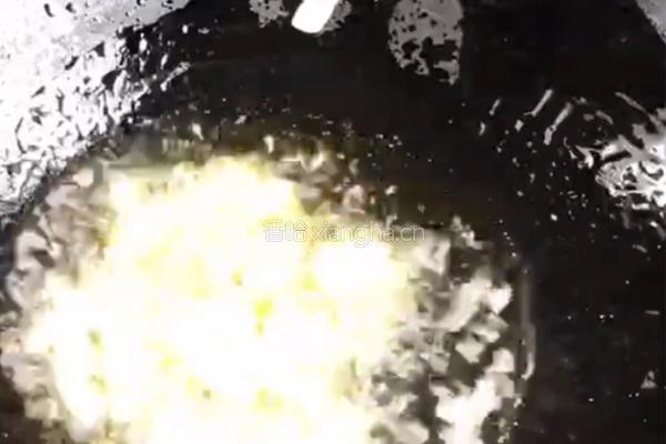 双椒爆冬瓜的做法图解4