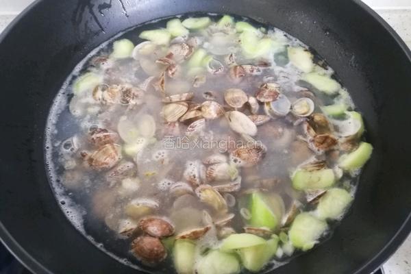 花蛤丝瓜汤的做法图解10