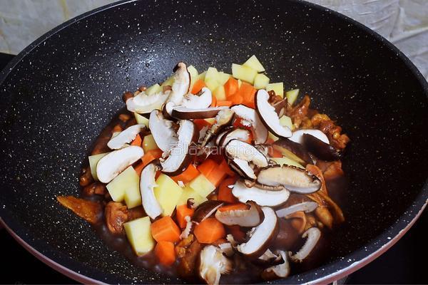 香菇鸡腿焖饭的做法图解6