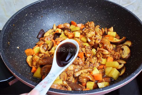 香菇鸡腿焖饭的做法图解7