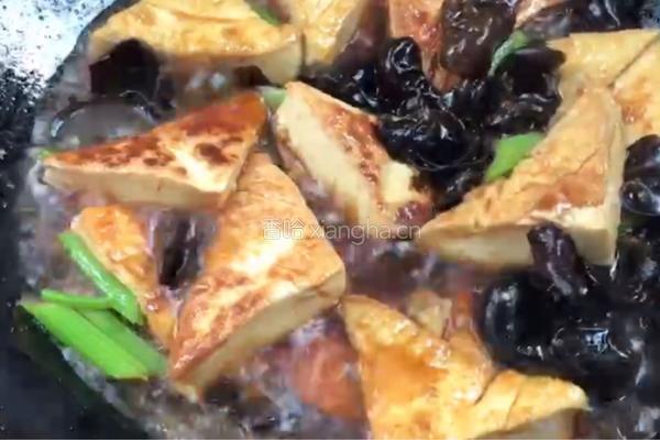 木耳芹菜烧豆腐的做法图解9
