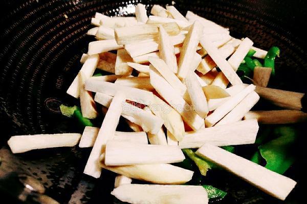 青椒素炒杏鲍菇的做法图解7