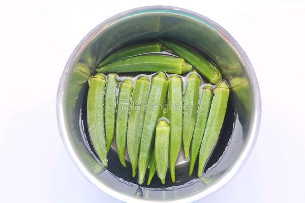健康营养的秋葵虾仁菌菇汤的做法图解3