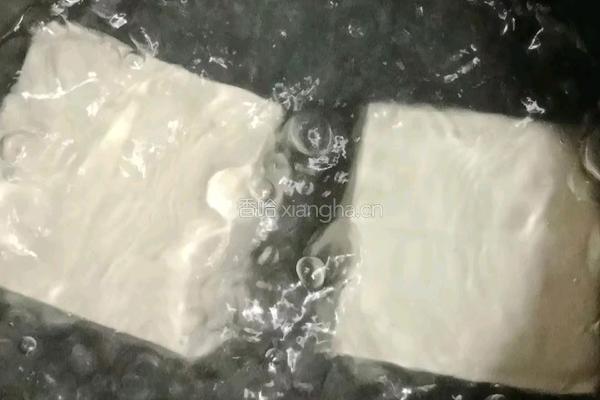 番茄白玉菇炖豆腐的做法图解4